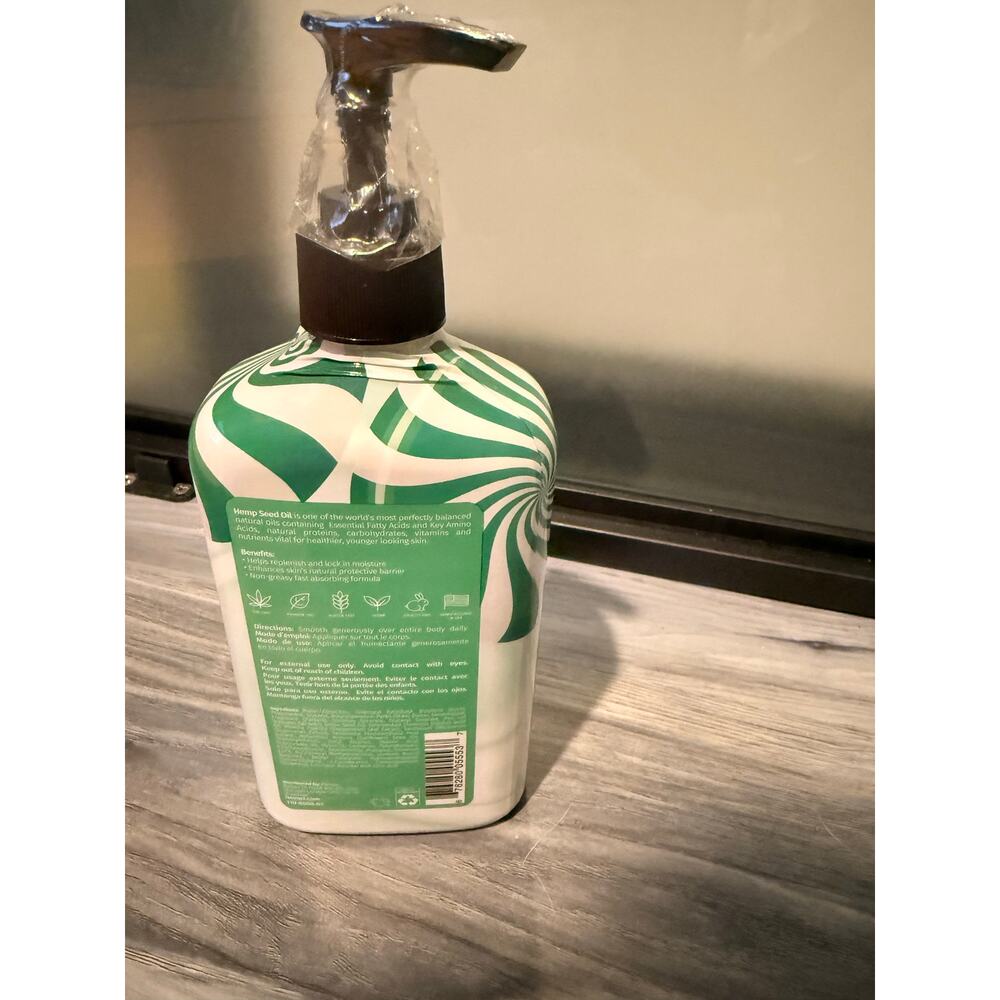 Hempz Frosted Mint Herbal Body Moisturizer 17oz - Picture 2 of 4